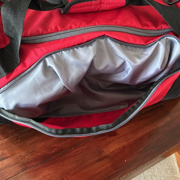 Adidas medium size basketball bag or duffle bag. - Picture 5 of 7